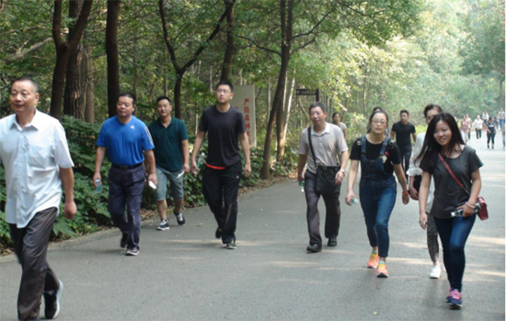 快樂(lè)運(yùn)動(dòng) 活?lèi)傂氯A 新華金融集團(tuán)2016登山比賽舉辦